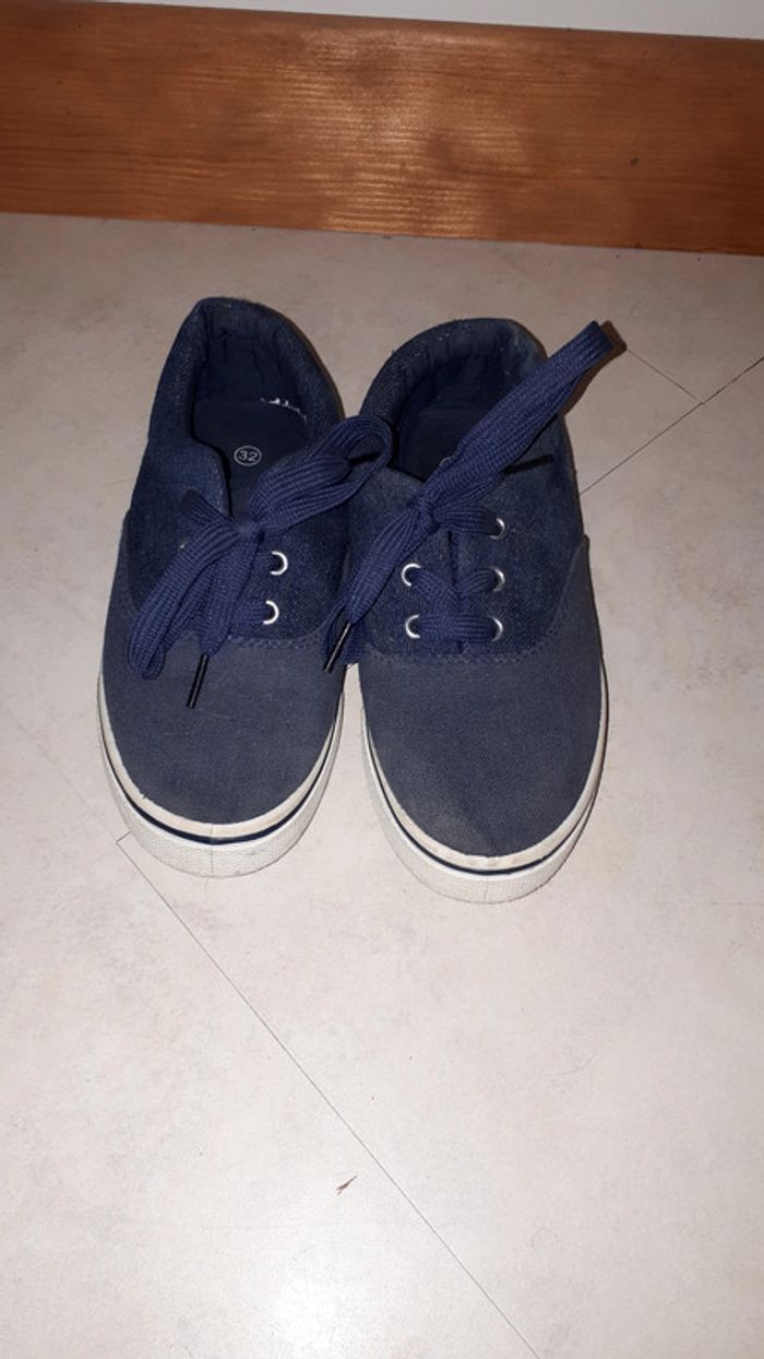 Chaussures en toile bleue marine