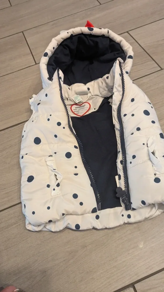 Blouson sans manches 6 mois - photo numéro 8
