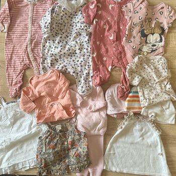 Lot de vêtements bébés filles