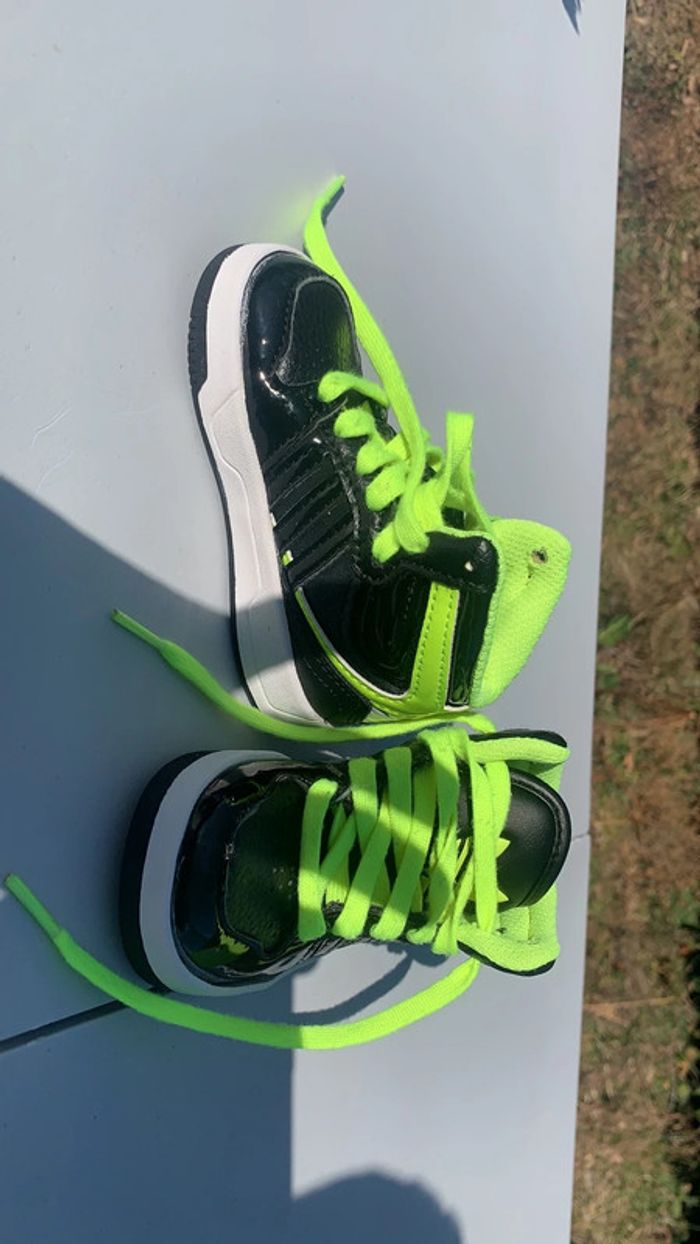 Superbe basket Adidas taille 20 - photo numéro 3