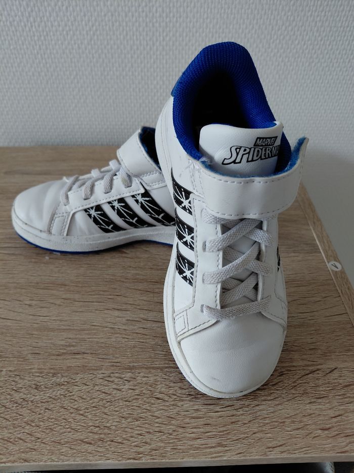 Baskets Adidas Marvel 28 - photo numéro 2