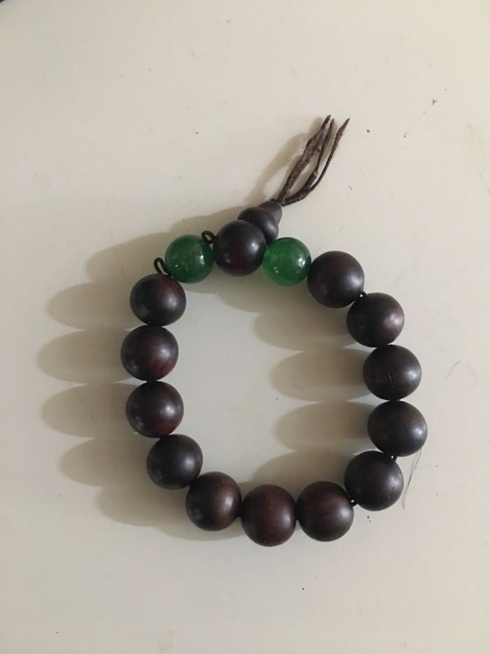 Bracelet boules en bois et pierre verte - photo numéro 2