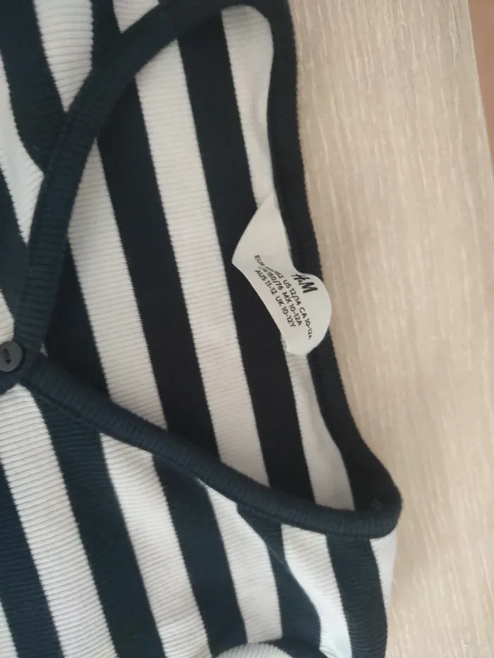 T-shirt manches longues style gilet noir rayé blanc taille 10 12 ans - photo numéro 3