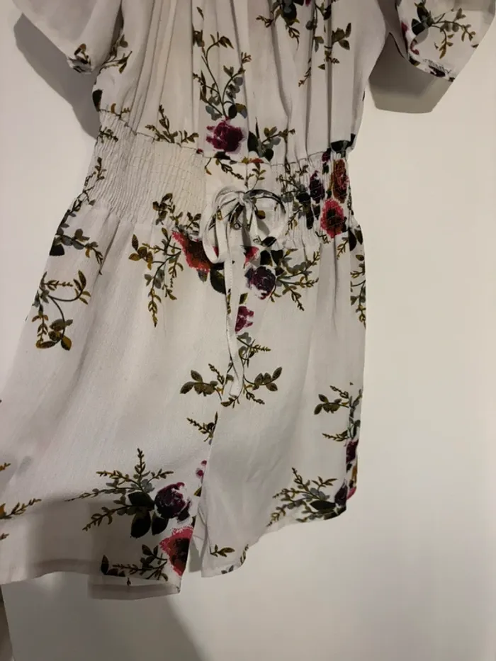 Combishort blanc à fleurs épaules dénudées – Taille M - photo numéro 2