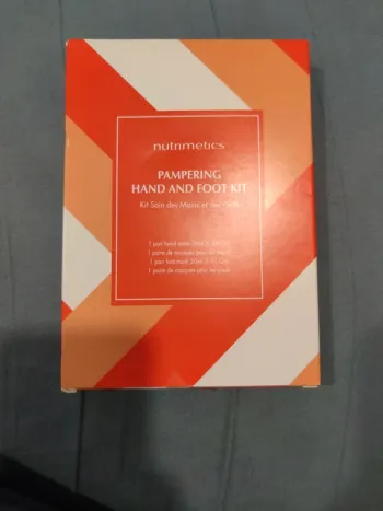 Nutrimetics pampering hand and foot kit masques