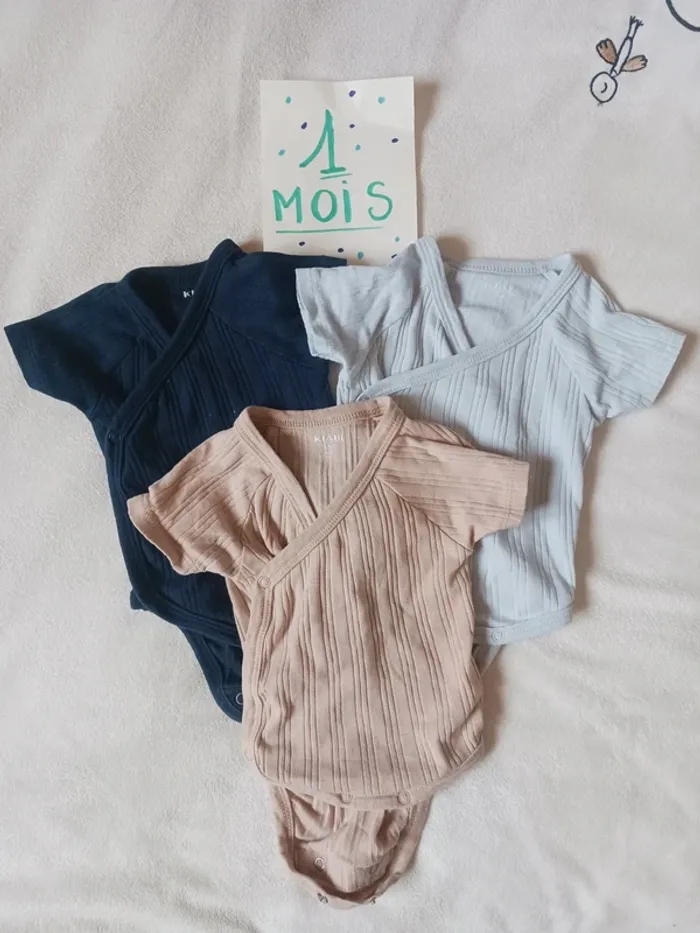 Lot de 3 bodies - 1 Mois