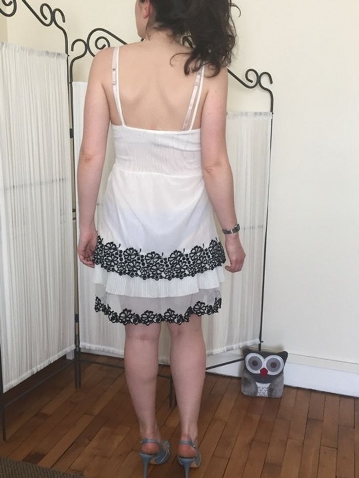 Robe dentelle noire et blanche - photo numéro 2