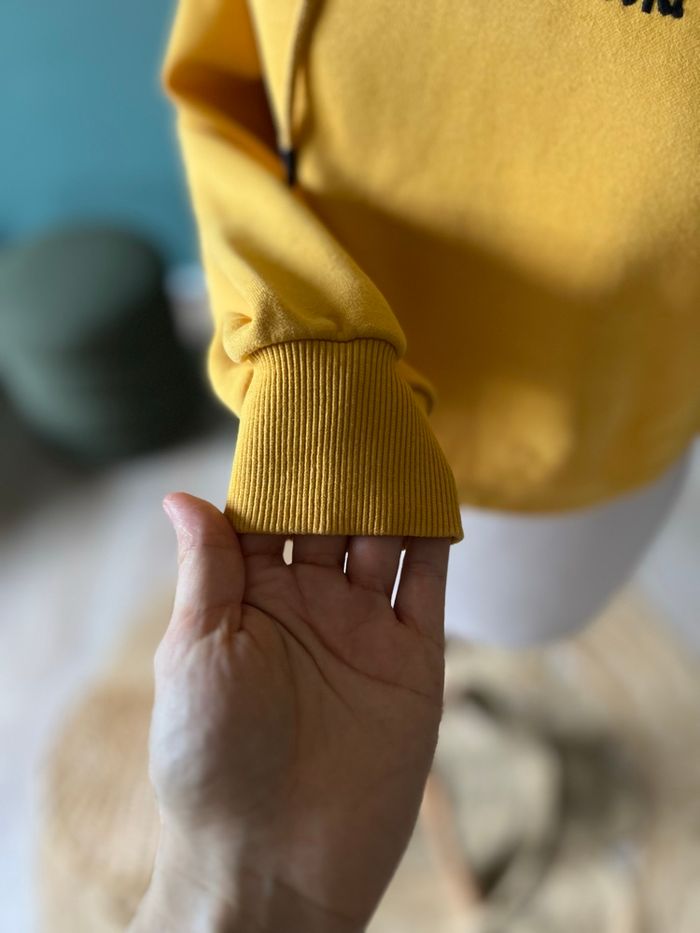 Sweat Court tendance à Capuche Bershka Jaune Moutarde - photo numéro 5