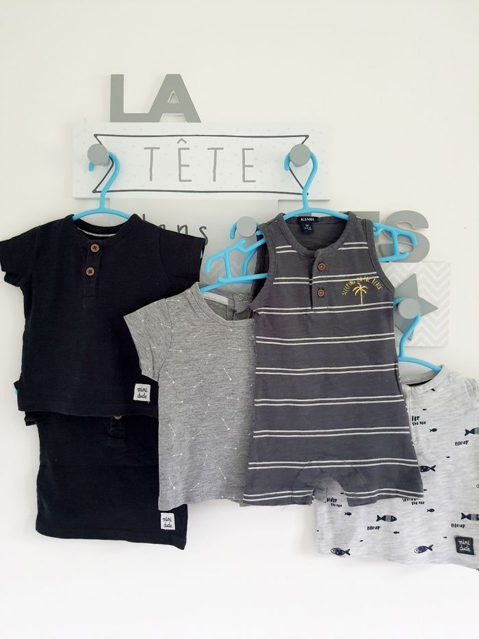 4 tee-shirts (dont 2 identiques) + 1 barboteuse Kiabi