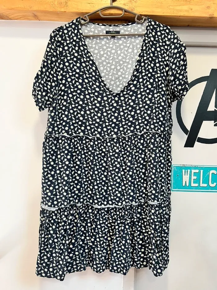 Robe bleu marine fleurie