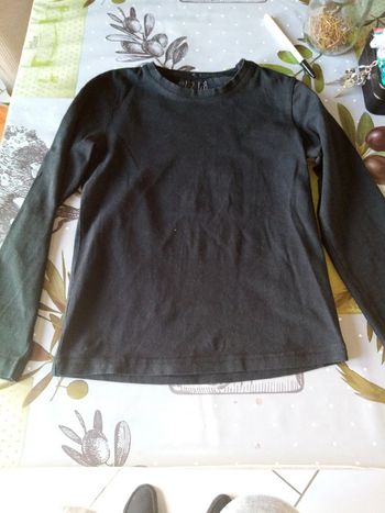 Maillot de corps ou t shirt manche longue noir 122/128