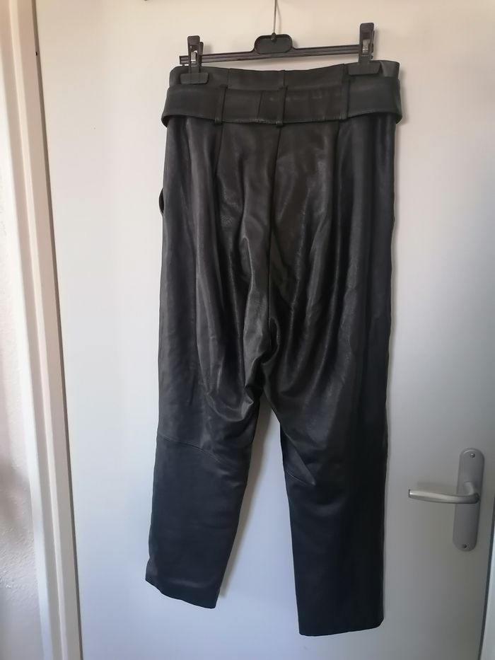 Pantalon noir en Similicuir Stradivarius taille 38 - photo numéro 10