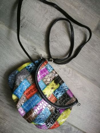 Sac coloré vernis à bandoulière