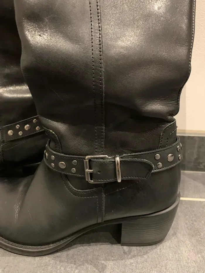 Botte noir en cuir - photo numéro 2