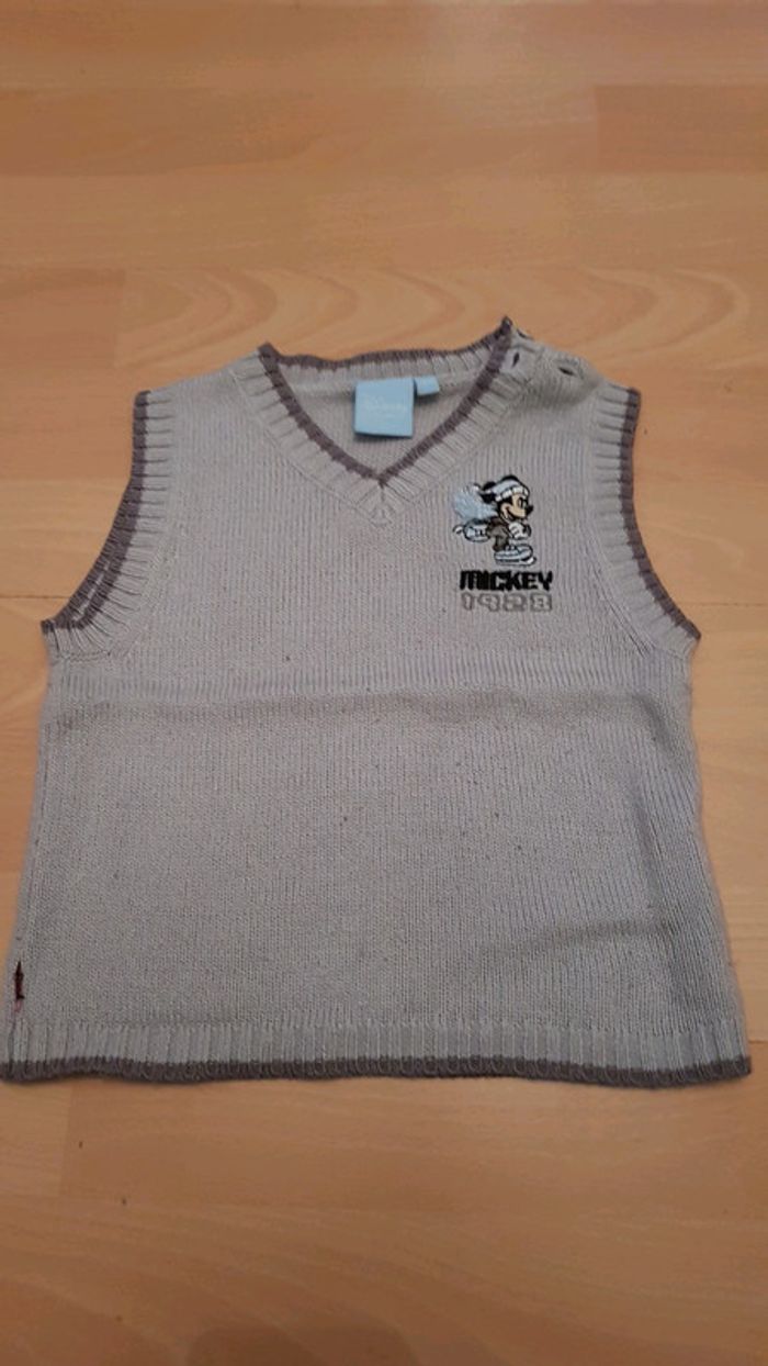 Pull sans manches à col V