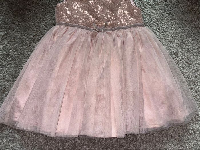 🌺Robe de cérémonie/soirée rose avec sequin et tutu en dentelle Taille 12-18mois/86cm🌺 - photo numéro 2