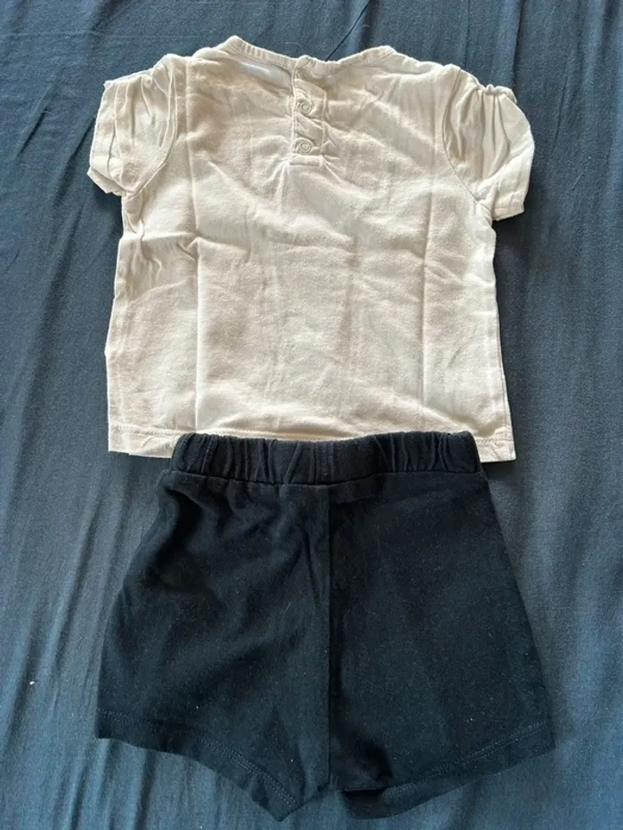 Ensemble Disney taille 9 mois en très bon état - photo numéro 2