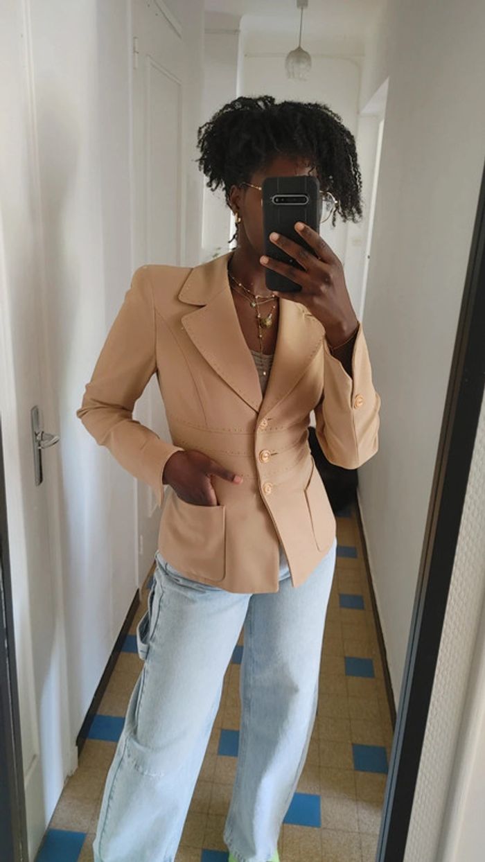 Magnifique Veste blazer cintrée en laine beige or épaules chic vintage - photo numéro 3
