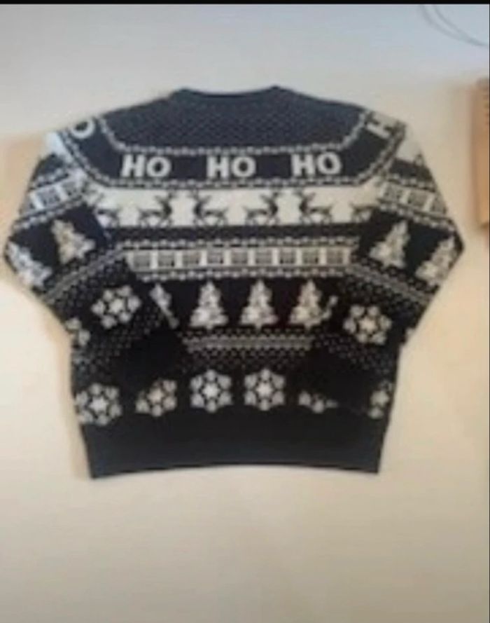 Pulls TRES BON ÉTAT pour garçon taille 7/8 ans couleurs noir et blanc thème de Noël 🦌 - photo numéro 6