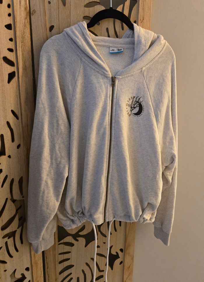 Sweat à capuche et fermeture éclair