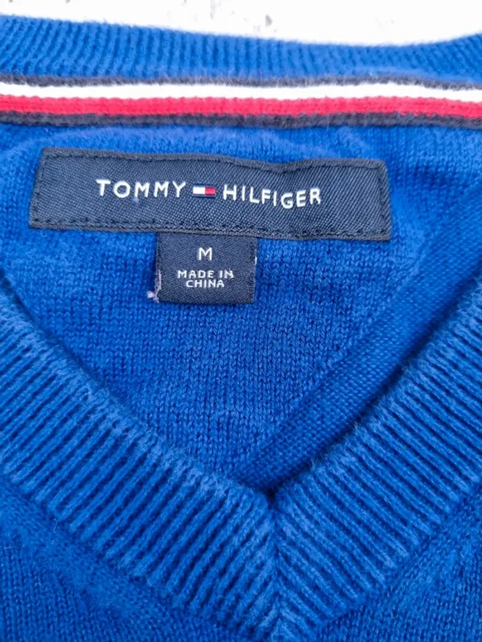 Pull col V Tommy Hilfiger bleu – Taille M Femme (mesures en photo) - photo numéro 6