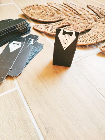 🎊Lot de 40 Boîtes/ contenants à dragées costumes de marié avec neuves