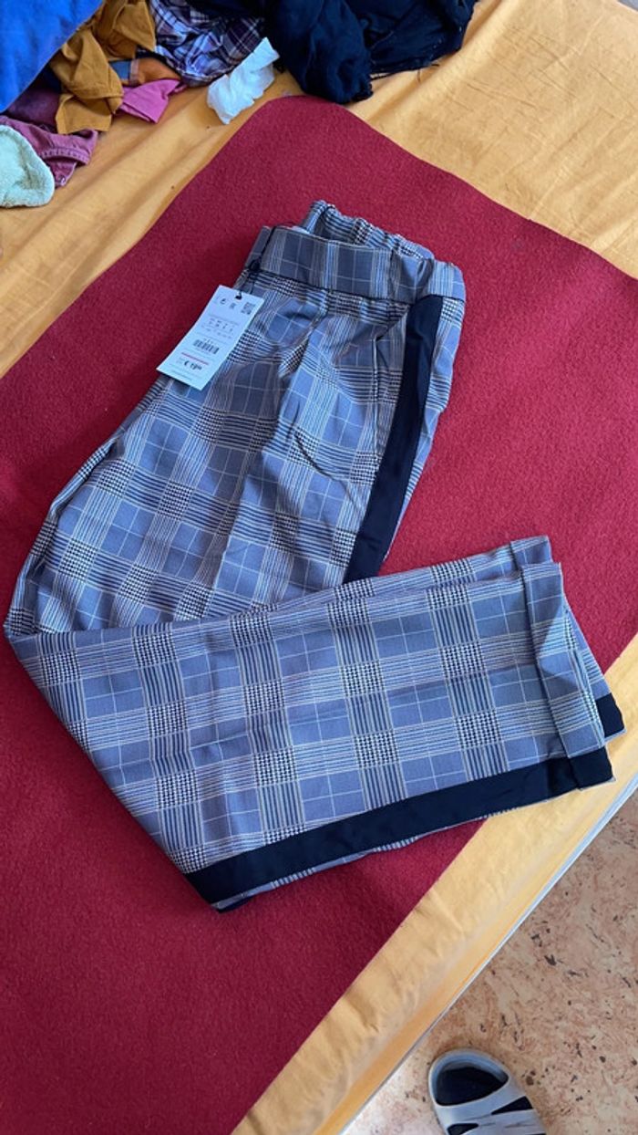 Très très beau  pantalon casual chic neuf avec étiquette taille S/M - photo numéro 3
