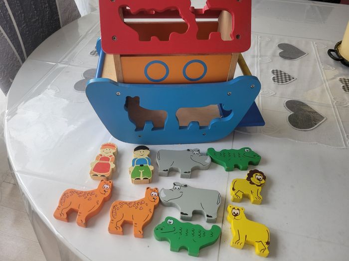 Bateau en bois arche de noe avec animaux playtive
