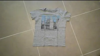 Tee shirt gris avec dessin devant T9A