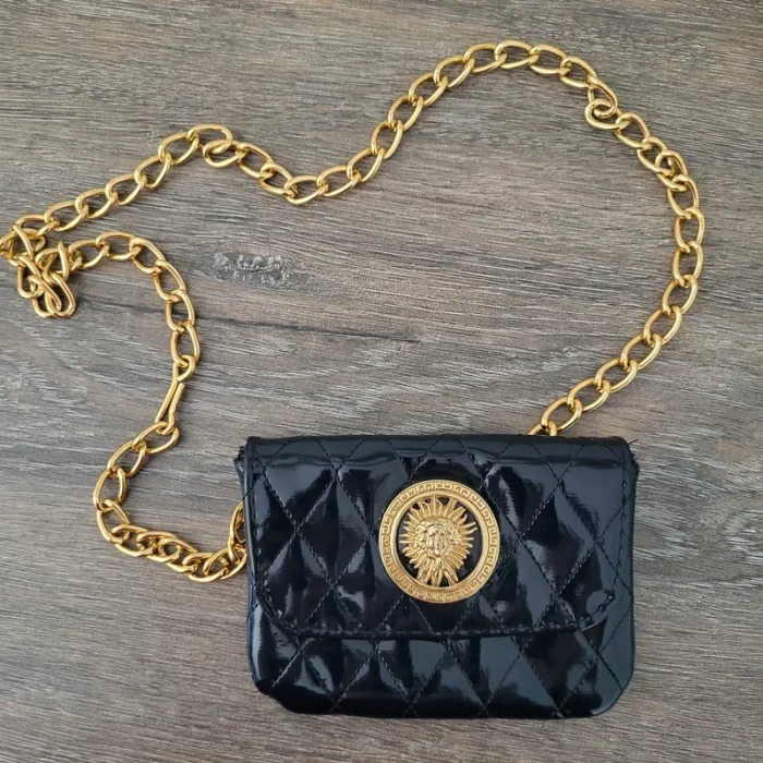 Pochette matelassée bleue et dorée
