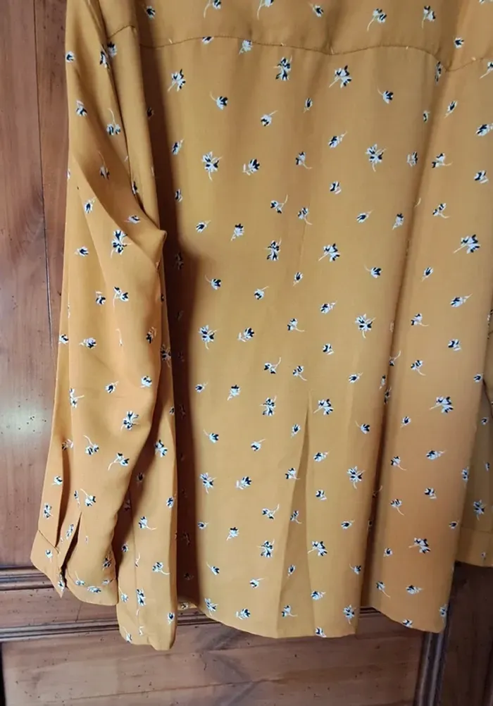 Chemise NEUVE pour femme taille 52 - photo numéro 2