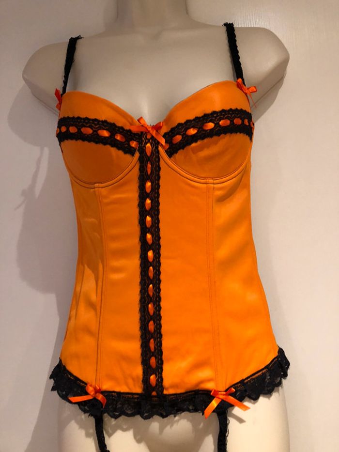 Guêpière orange et noir 90 B - photo numéro 14
