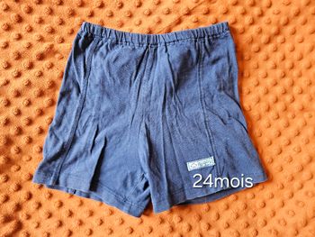 Short bleu