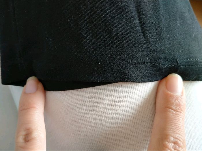 Tee shirt noir . Col en V. taille 6 - photo numéro 5