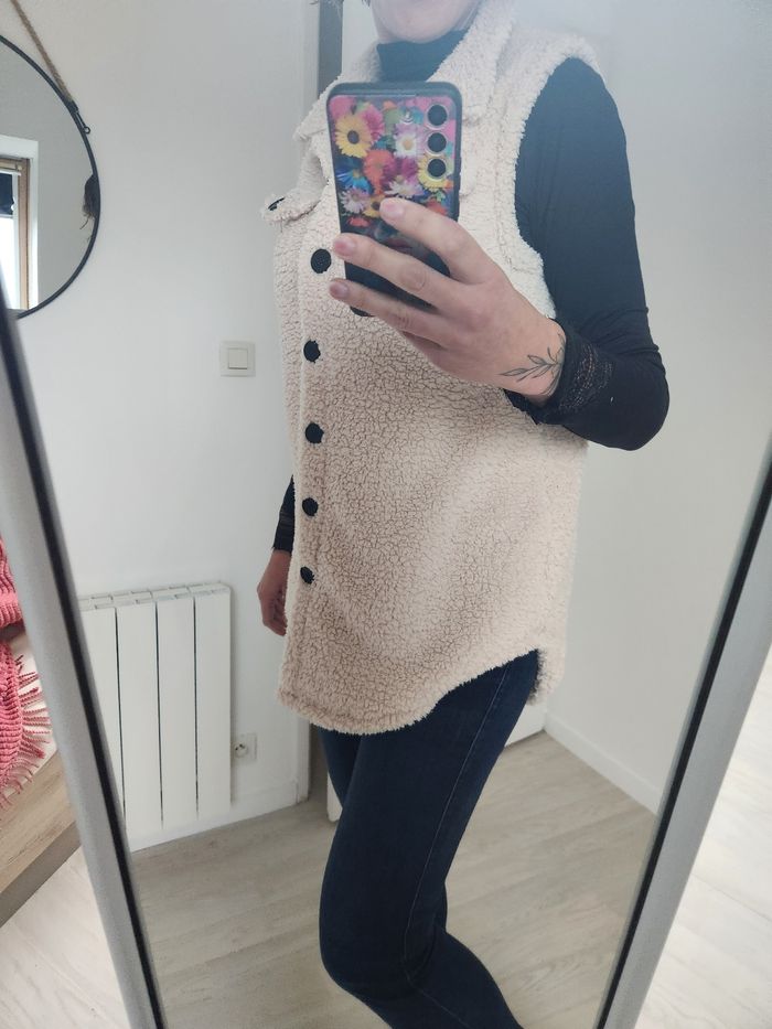 Long gilet sans manches moumoute. - photo numéro 7