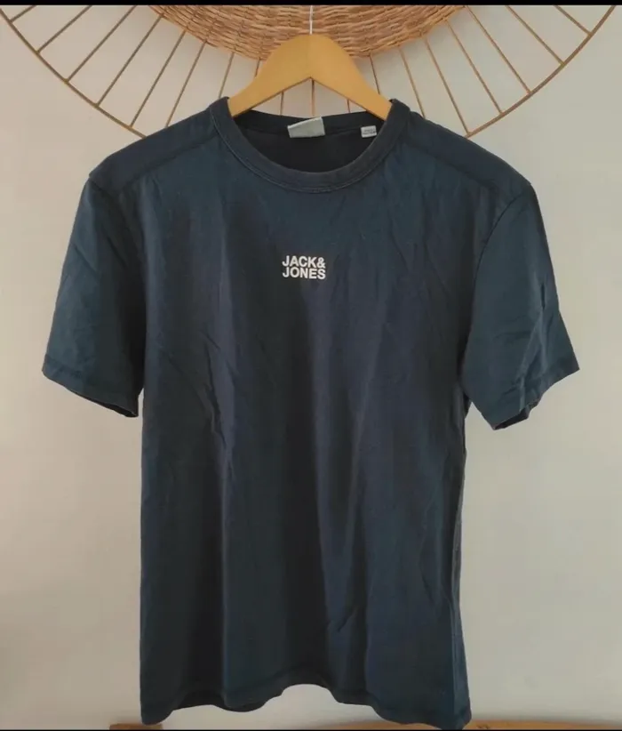 Jack and Jones Tee-shirt taille S 16 ans très bon état