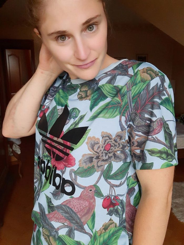 T-shirt Adidas fleuri 40 - photo numéro 4