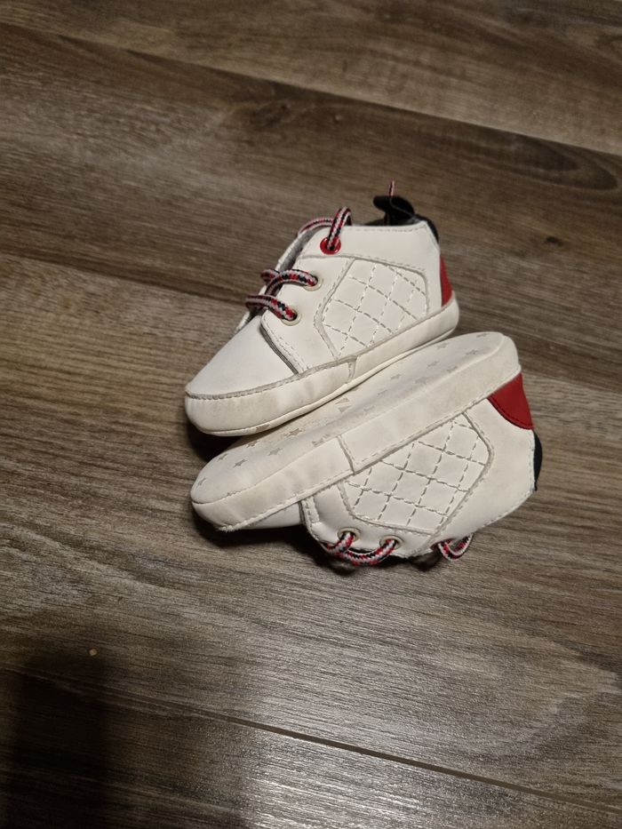 Baskets blanche taille 6/ 12 mois - photo numéro 3