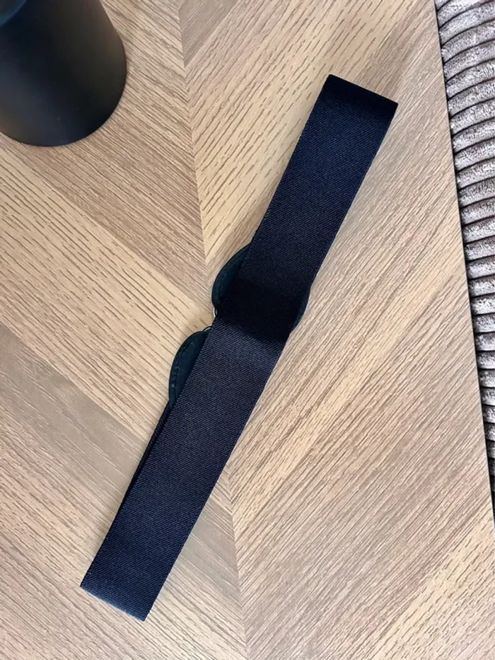 Ceinture élastique noire à boucle dorée– Taille unique ajustable – Neuve - photo numéro 4
