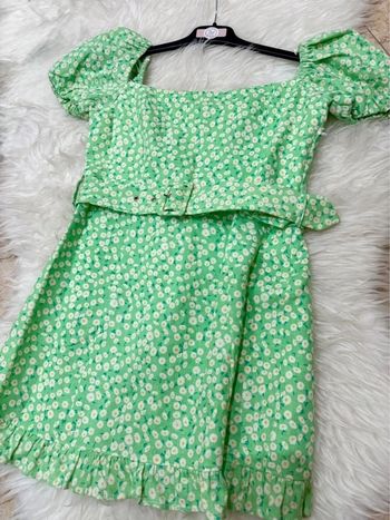Robe verte Zara avec ceinture fleurie