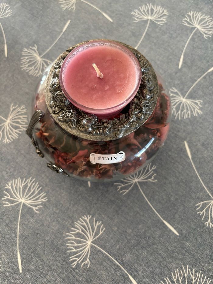 Pot pourri en étain