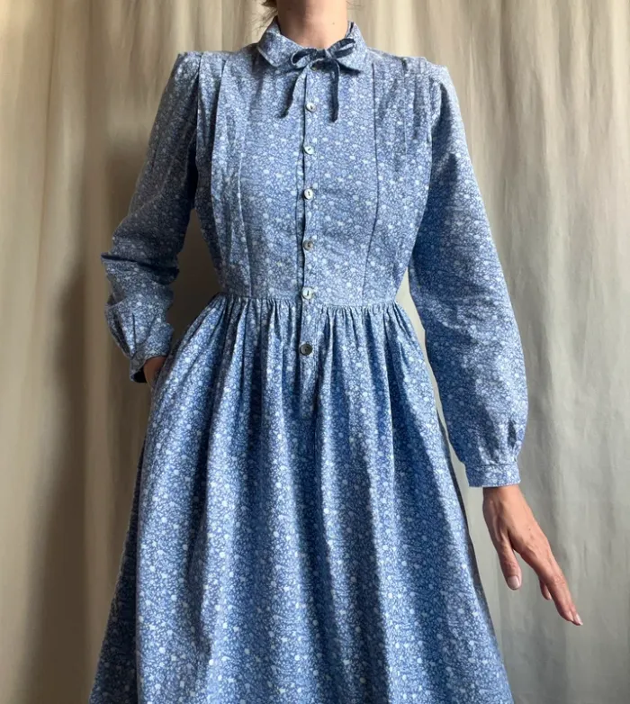 Authentic vintage Laura Ashley Cottagecore dress made in Wales Folk Prairie - Taille S