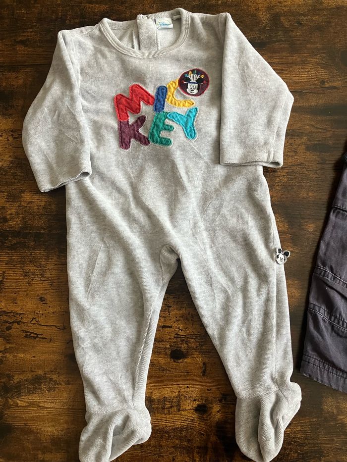 Lot pyjama et pantalon Disney Mickey taille 6 mois - photo numéro 2