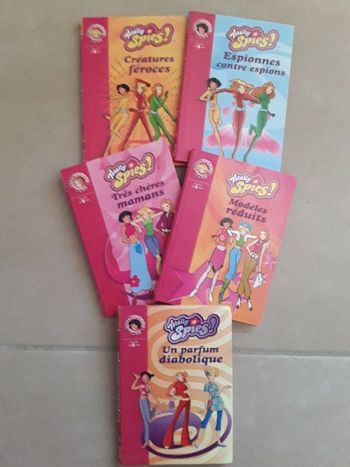 Lot 5 livres Totally Spies HACHETTE TBE