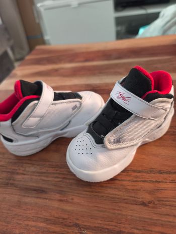 Basket Jordan pointure 23,5