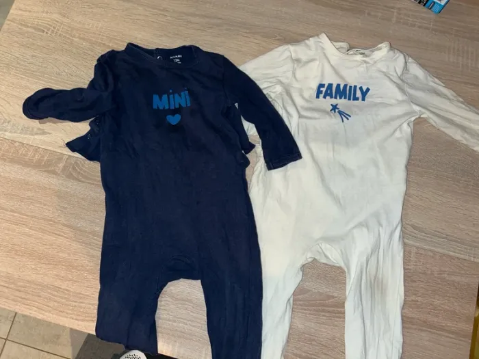 2 pyjamas