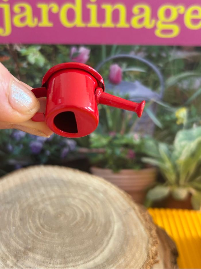 Arrosoir métal rouge pour maison de poupée - photo numéro 4