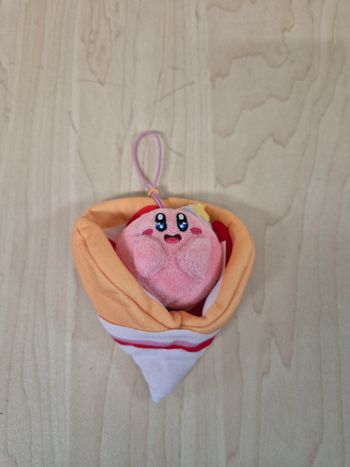 Mascotte Kirby crêpe : fraises