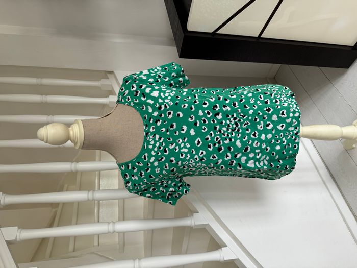 Blouse manches courtes Vila verte et motifs léopard noirs et blancs - photo numéro 1