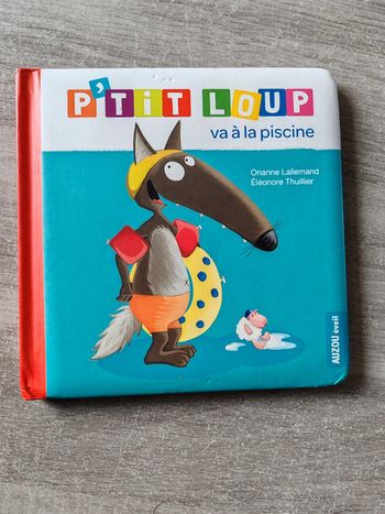 Livre petit loup va à la piscine